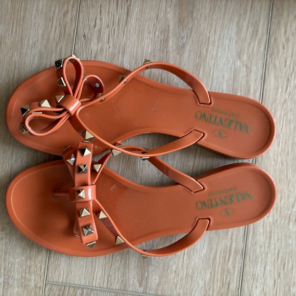 Valentino Garavani Rubber Rockstud Thongs. Gently worn. - Picture 2 of 5